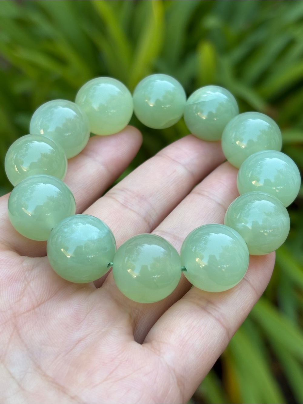 17mm Chunky Stretchable Green Xiuyu Translucent Bracelet 2656